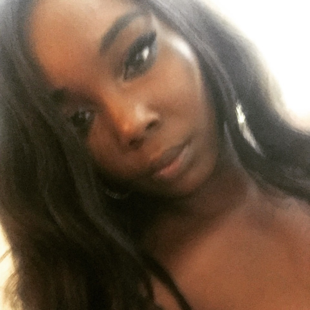 Meet your Posher, Tee